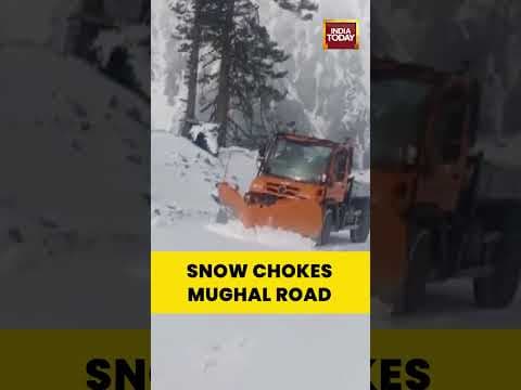 BRO Works Round the Clock to Clear Snow on Mughal Road